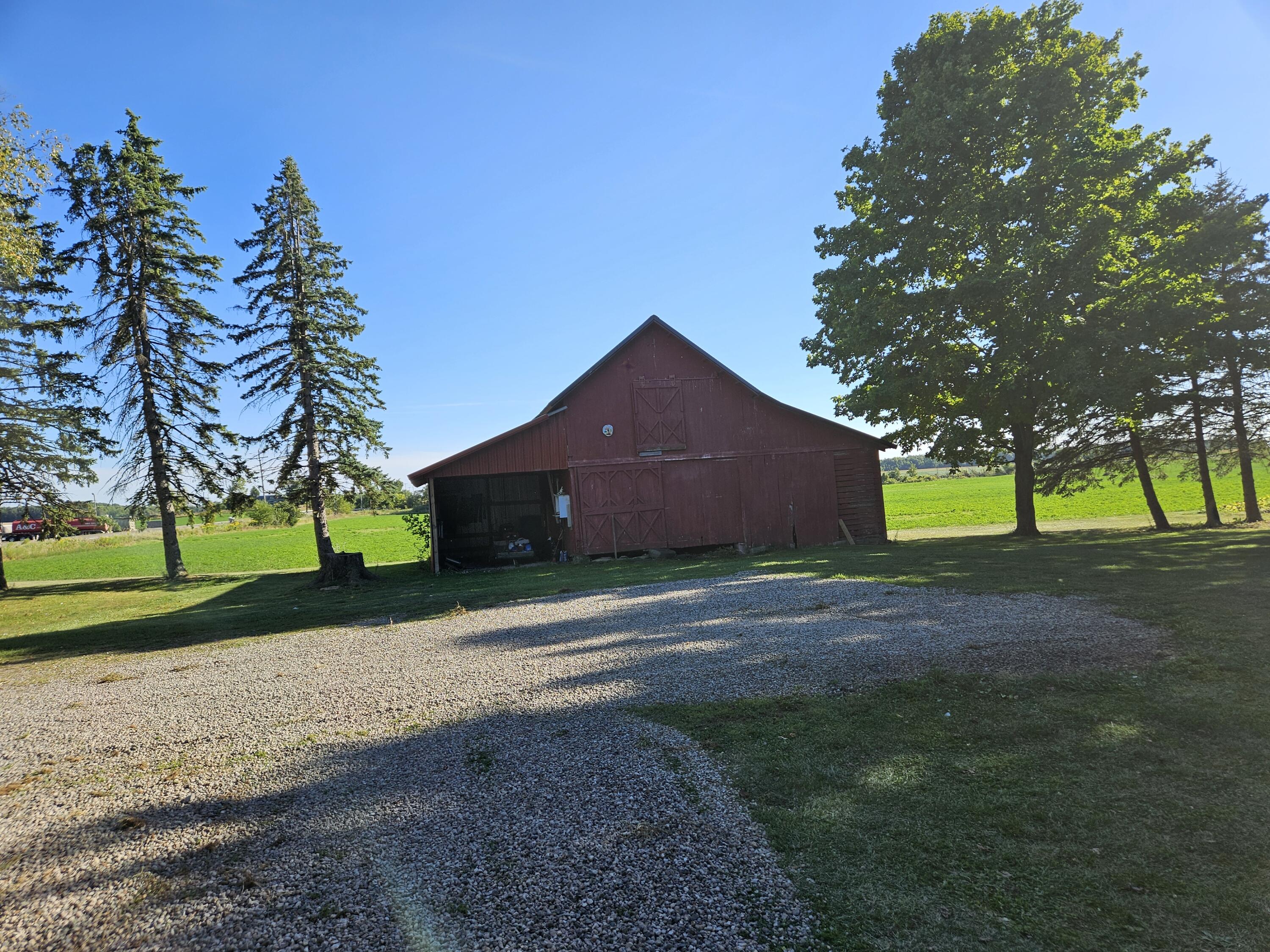 10900 South Meridian Road Hudson, MI 49247 - Photo 4 of 28 20240903_172220