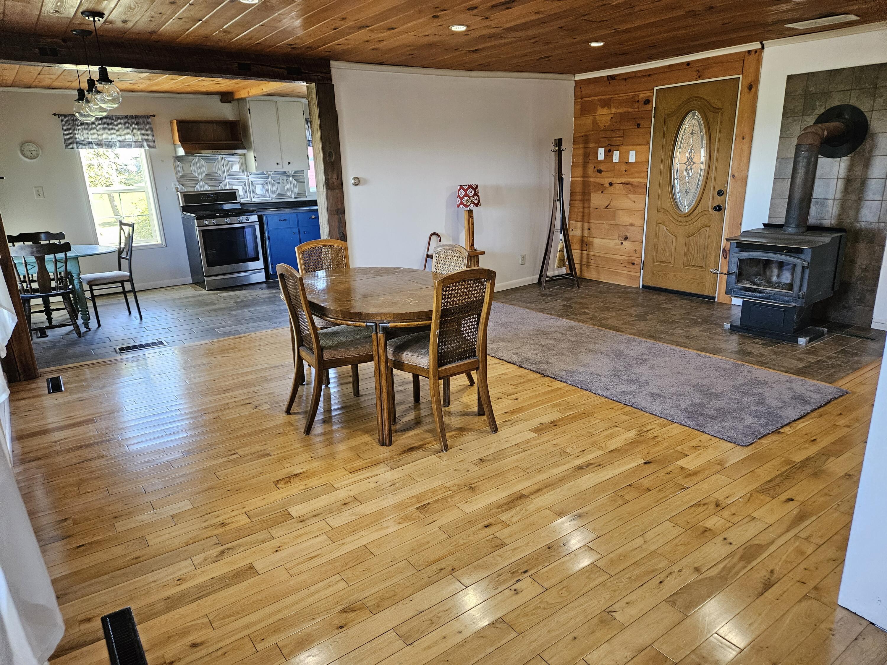 10900 South Meridian Road Hudson, MI 49247 - Photo 10 of 28 dining/family