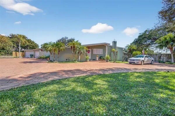 $1,800,000 | 9401 Southwest 97th Avenue, Miami, FL 33176