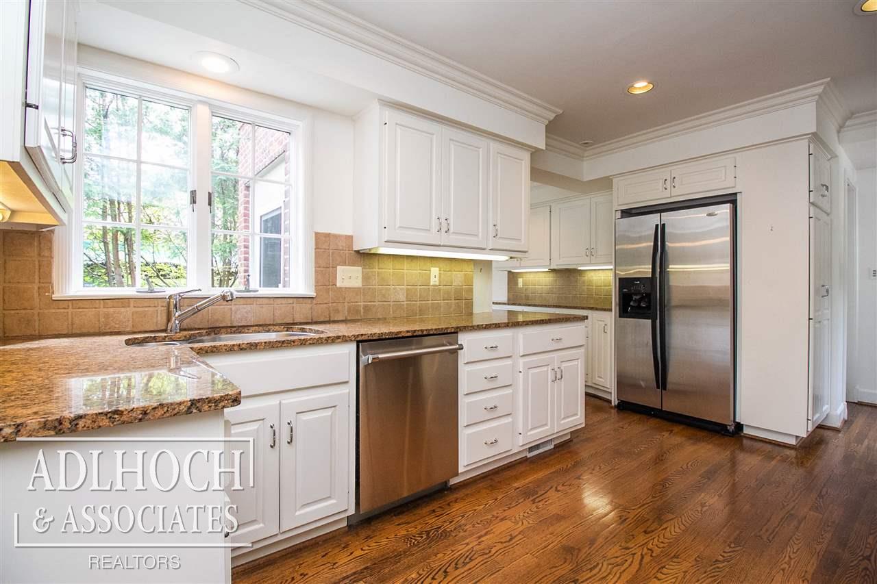 294 Touraine Road Grosse Pointe, MI 48236 - Photo 4 of 52 50010320-5.JPG
