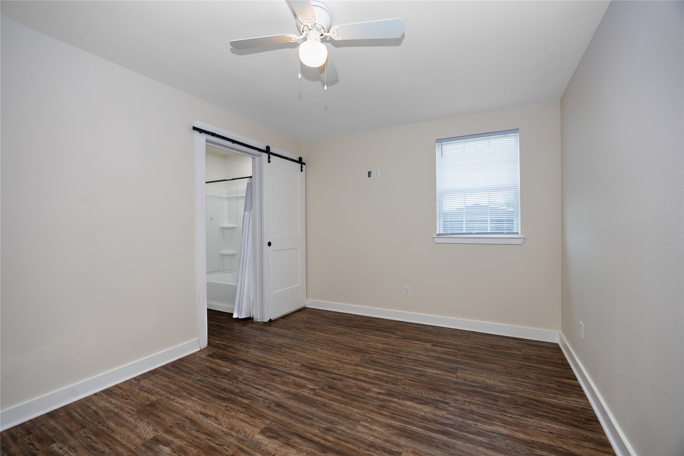 10930 Exeter Street, Unit B Houston, TX 77093 - Photo 21 of 32 Gallery Image 21