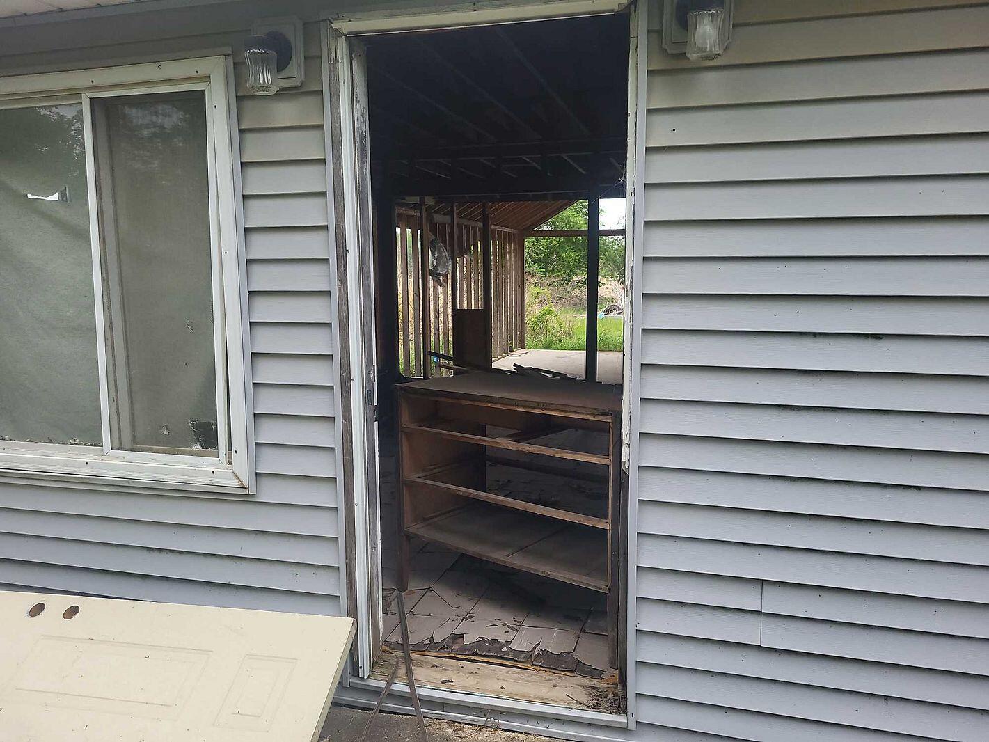 5971 Baseline Road Grand Junction, MI 49056 - Photo 4 of 19 03