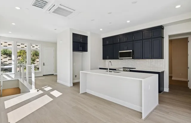 $1,763,079 | 2425 Willow Way, San Mateo, CA 94403