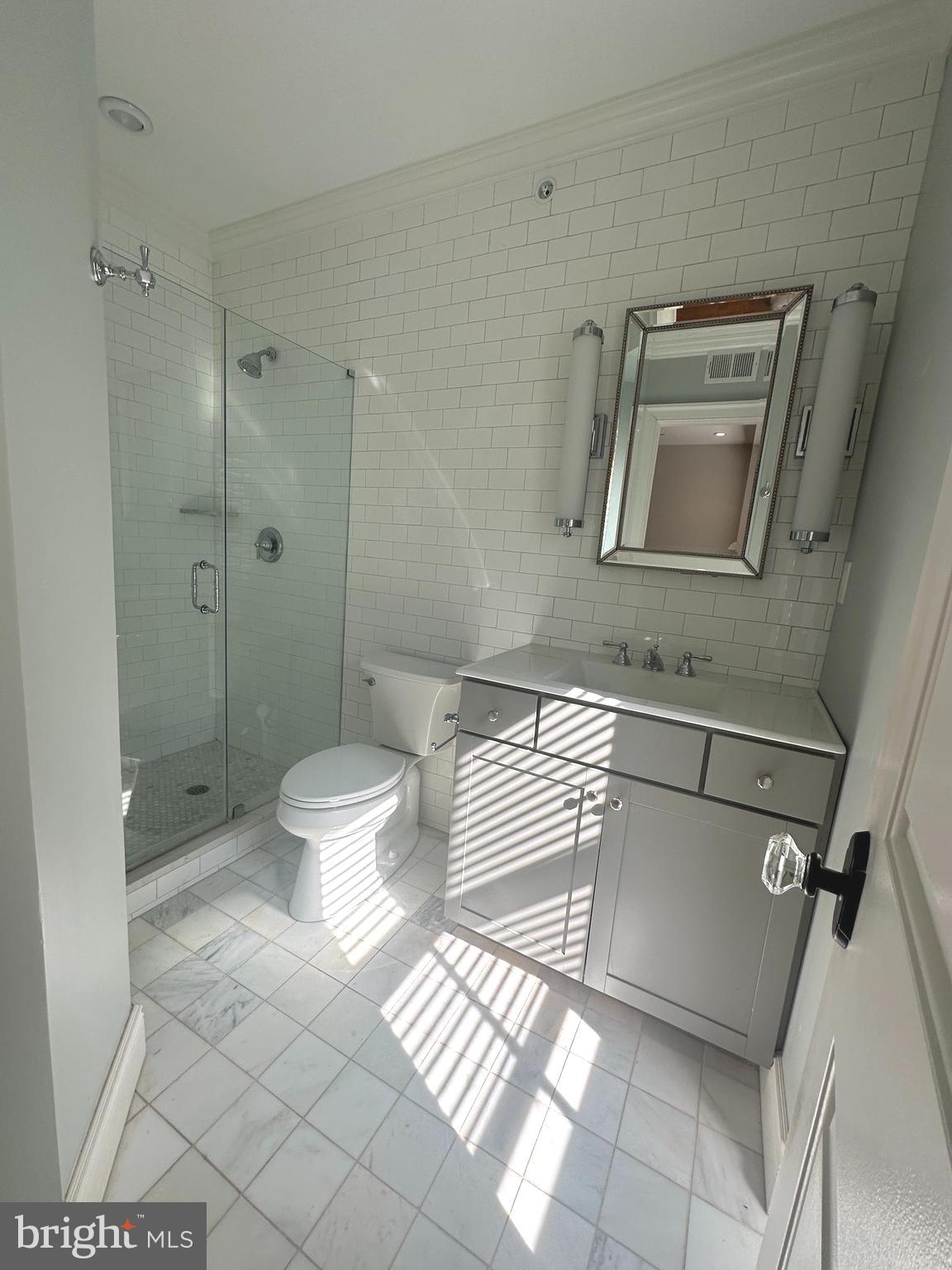 200 West Wayne Avenue, Unit 5 Wayne, PA 19087 - Photo 11 of 16 Ensuite full bath
