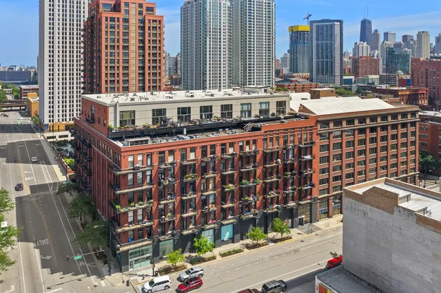 $600,000 | 616 West Fulton Street, Unit 703, Chicago, IL 60661
