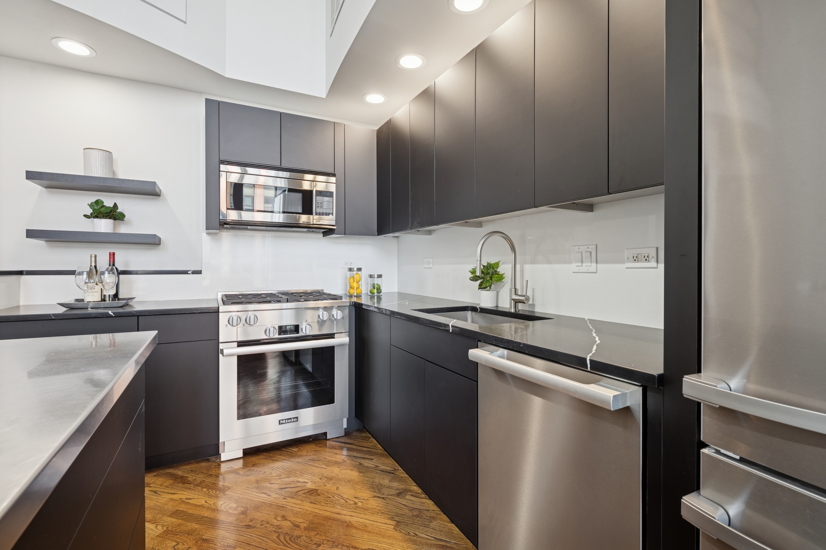 616 West Fulton Street, Unit 703 Chicago, IL 60661 - Photo 17 of 33