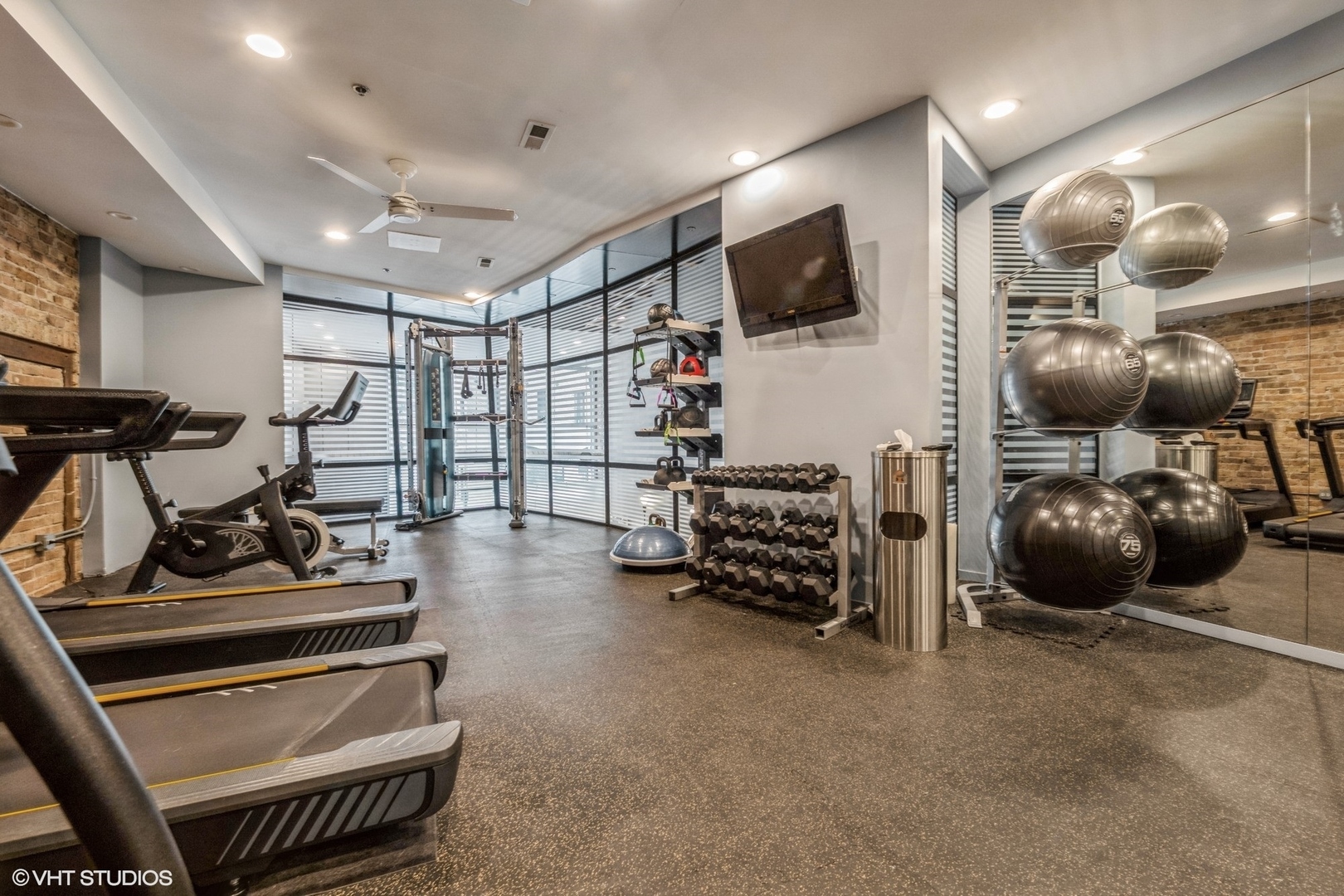 616 West Fulton Street, Unit 703 Chicago, IL 60661 - Photo 31 of 33