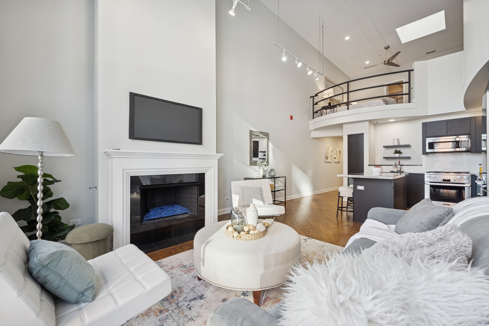 616 West Fulton Street, Unit 703 Chicago, IL 60661 - Photo 8 of 33