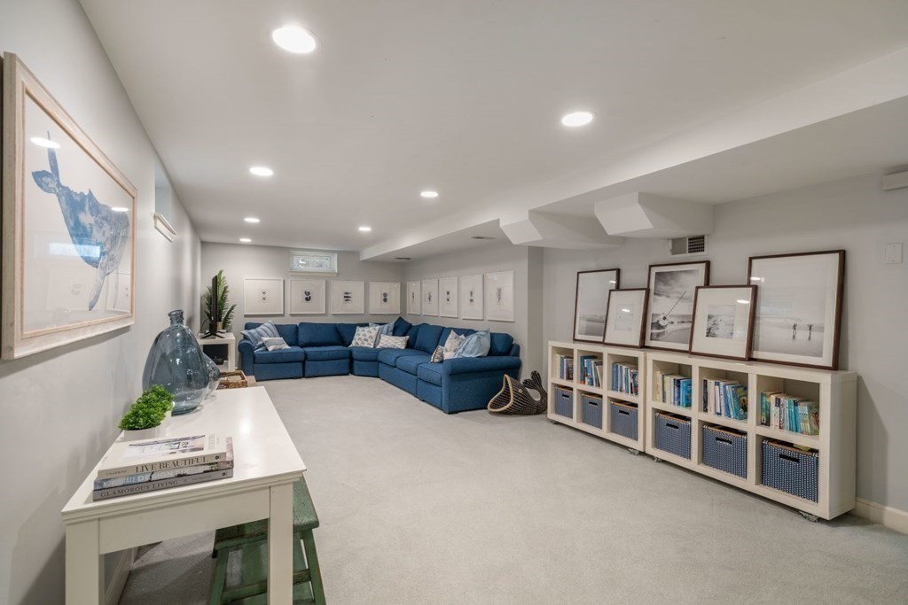 15 Woodridge Road Wellesley, MA 02482 - Photo 27 of 36 Gallery Image 27