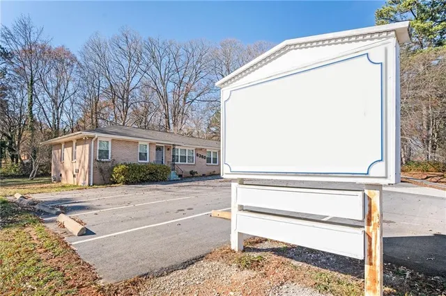 $2,500 | 6360 Mableton Parkway Southwest, Mableton, GA 30126