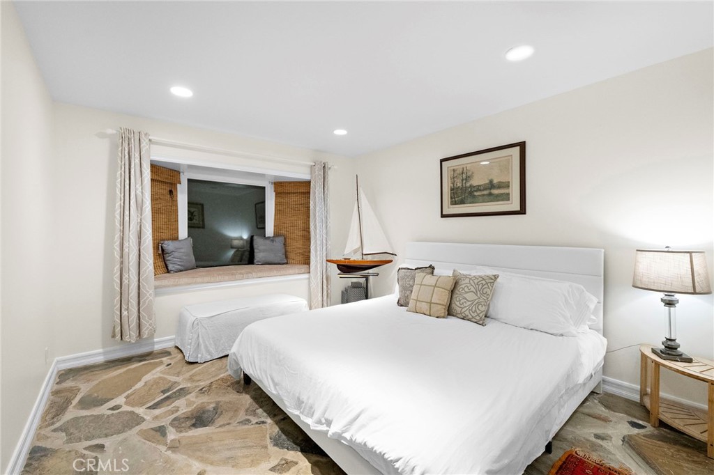 4621 Wayne Road Corona del Mar, CA 92625 - Photo 12 of 26 a bedroom with a large bed and a lamp
