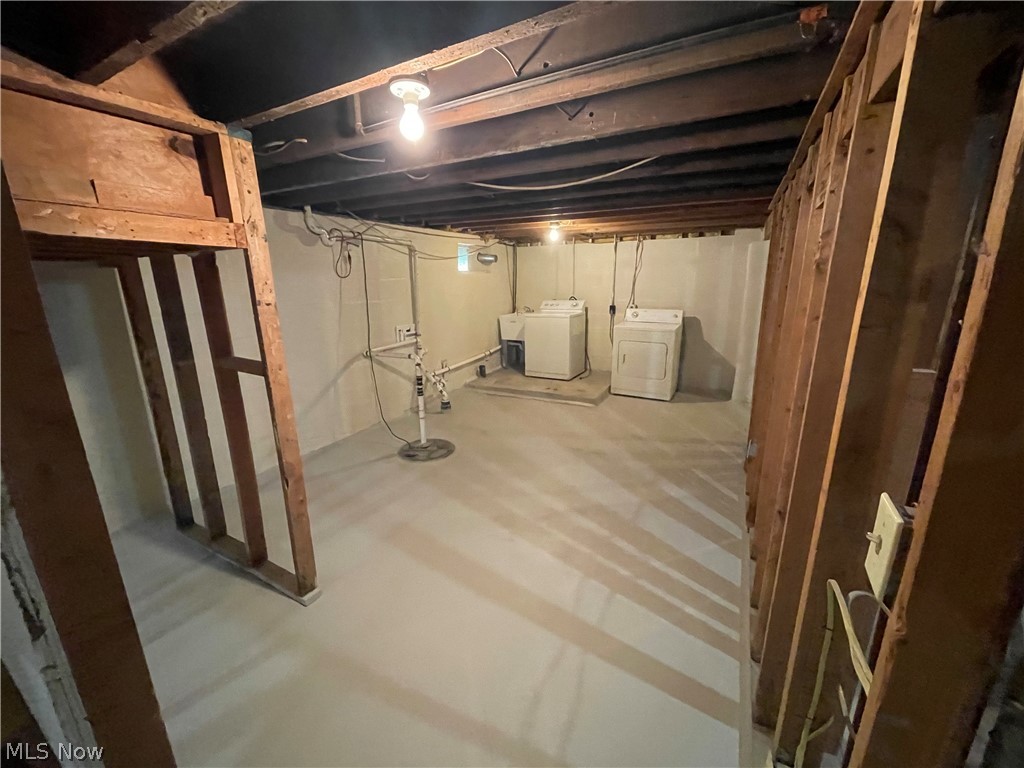 821 Whitcomb Road Cleveland, OH 44110 - Photo 31 of 34