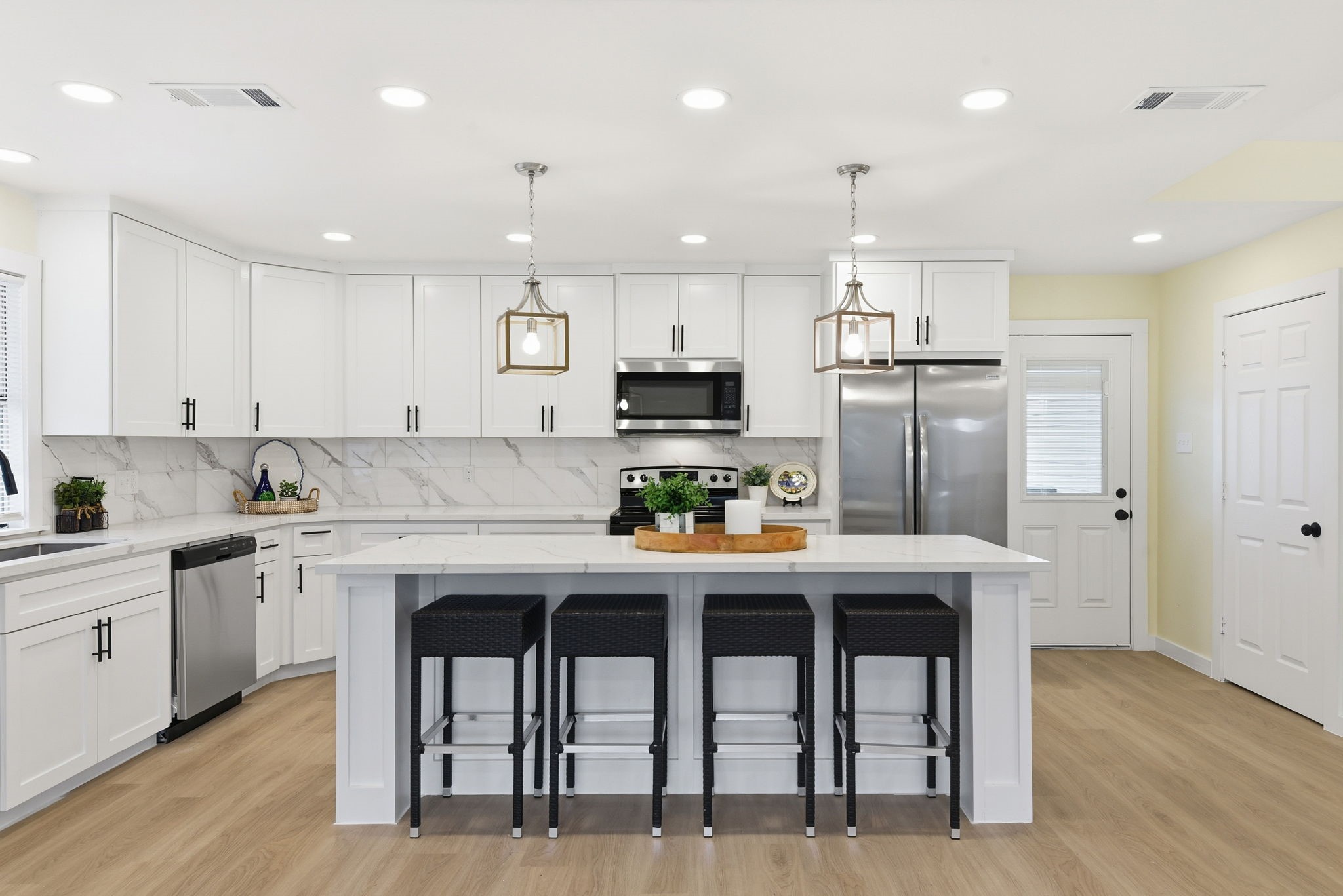 900 Cedar Road Clear Lake Shores, TX 77565 - Photo 9 of 37 The breakfast bar serves as the perfect dining area for relaxed nights