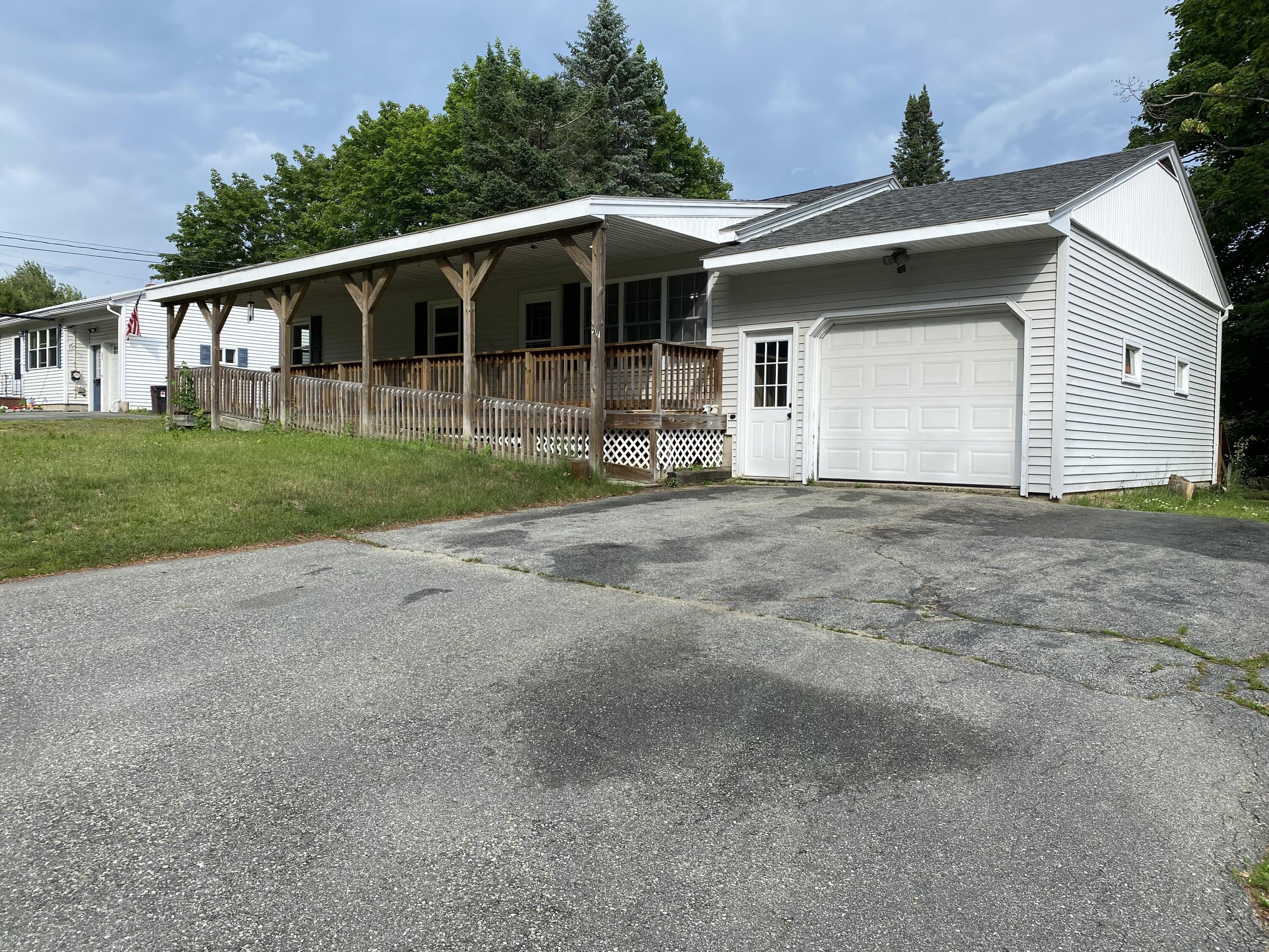 27 Pond Road Lewiston, ME 04240 - Photo 2 of 43 IMG_3493