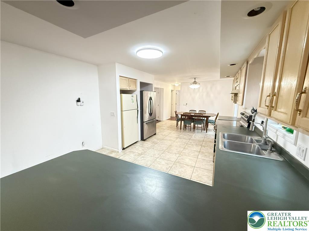 6486 Decker Road Bushkill, PA 18324 - Photo 7 of 52