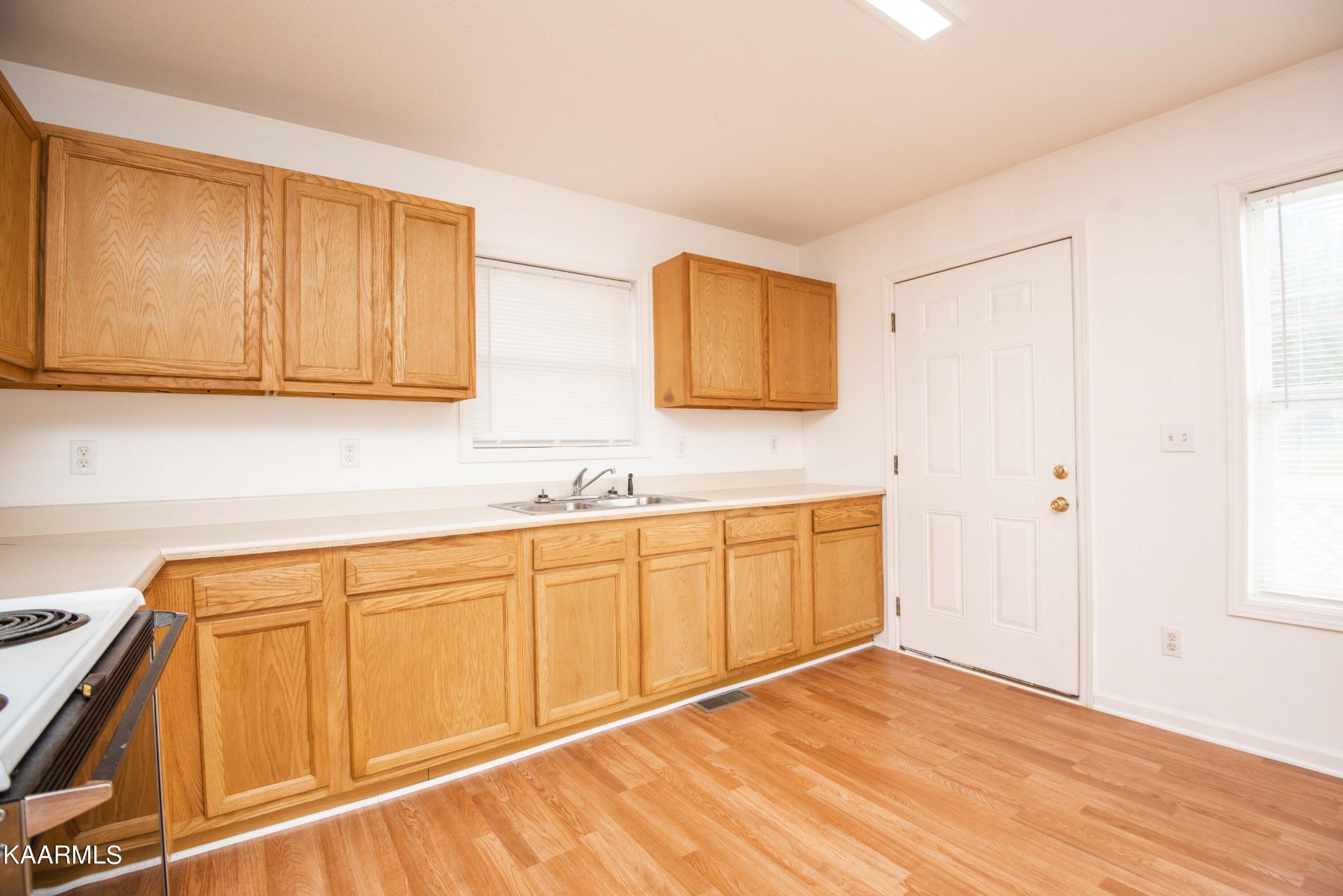 122 Donahue Road Luttrell, TN 37779 - Photo 6 of 19 a spacious bathroom with a sink and a mirror