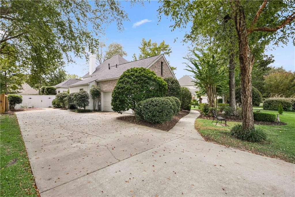 1373 Rue Beauvais Mandeville, LA 70471 - Photo 3 of 40