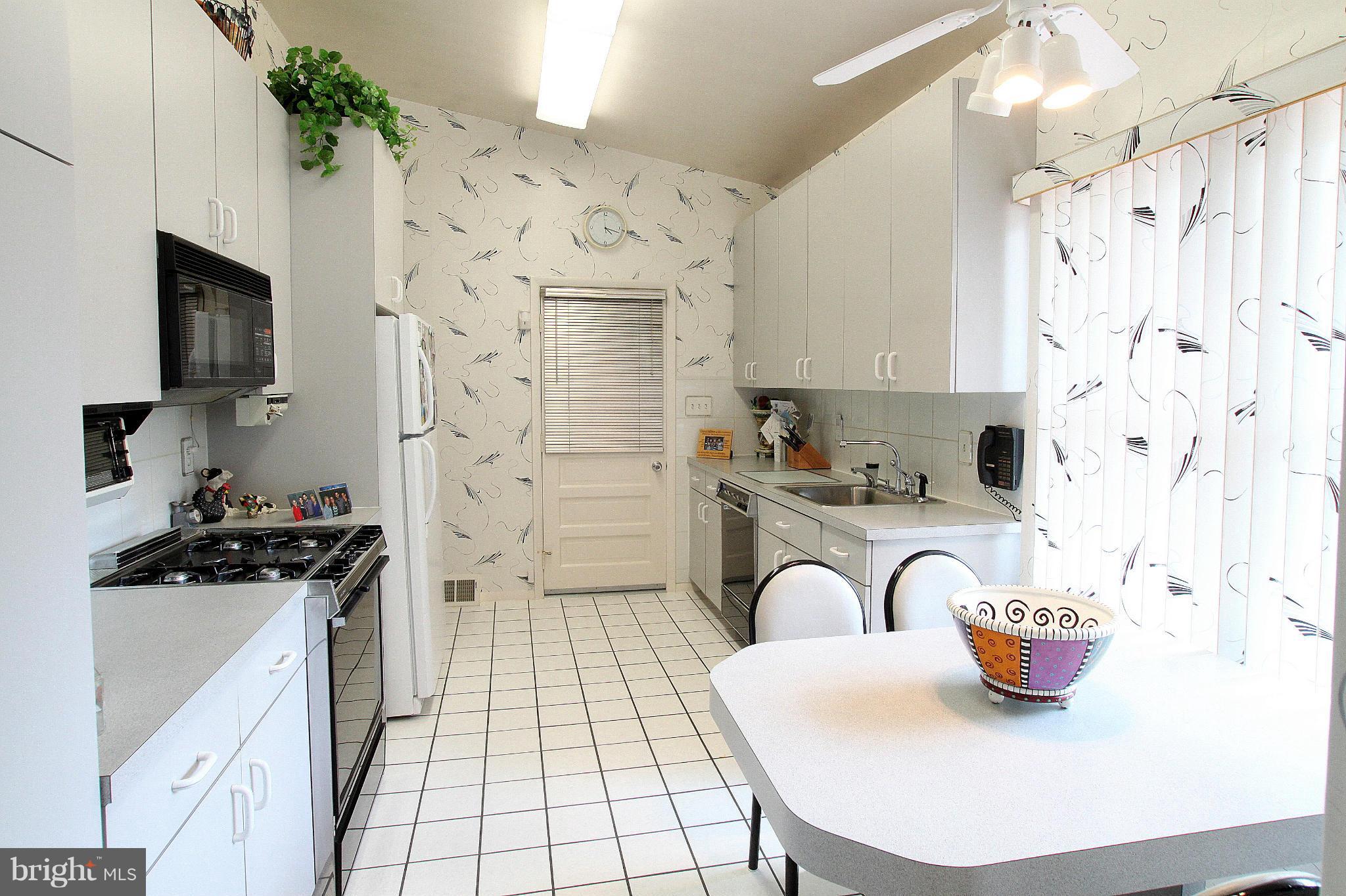 2401 Diana Road Baltimore, MD 21209 - Photo 2 of 15 Kitchen