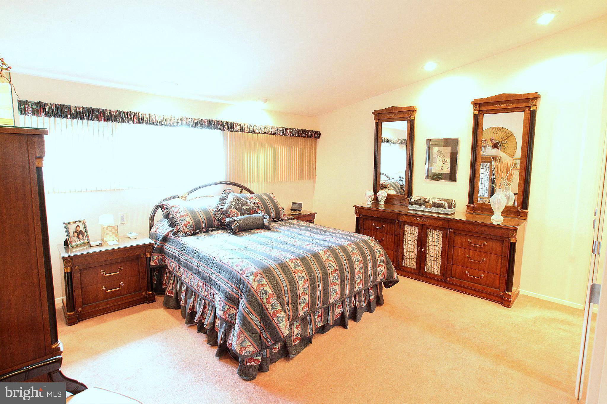 2401 Diana Road Baltimore, MD 21209 - Photo 11 of 15 Bath (Master)