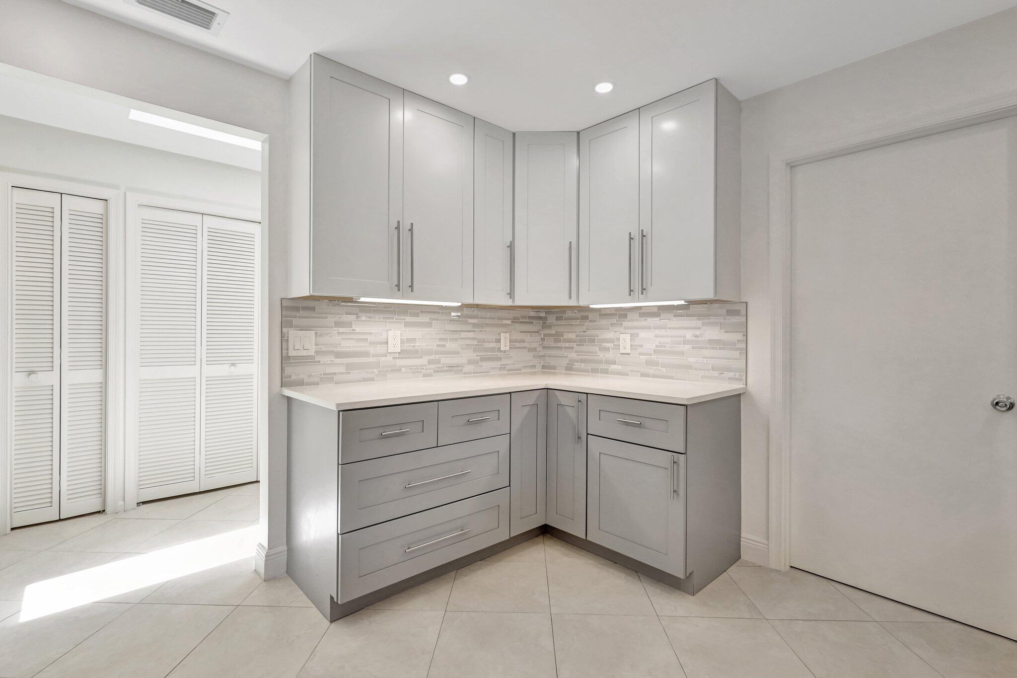 17 Ridge Pointe Drive, Unit A Boynton Beach, FL 33435 - Photo 4 of 29 Kitchen