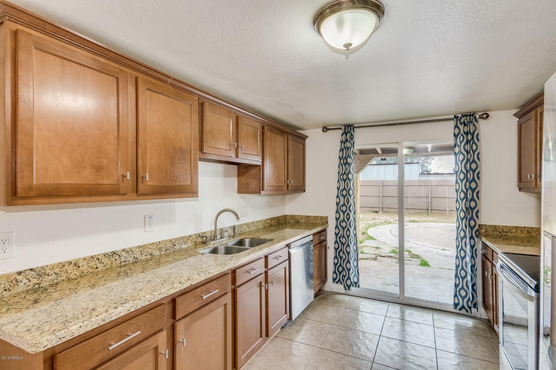 3115 West Almeria Road Phoenix, AZ 85009 - Photo 9 of 20 0008-Almeria (7)