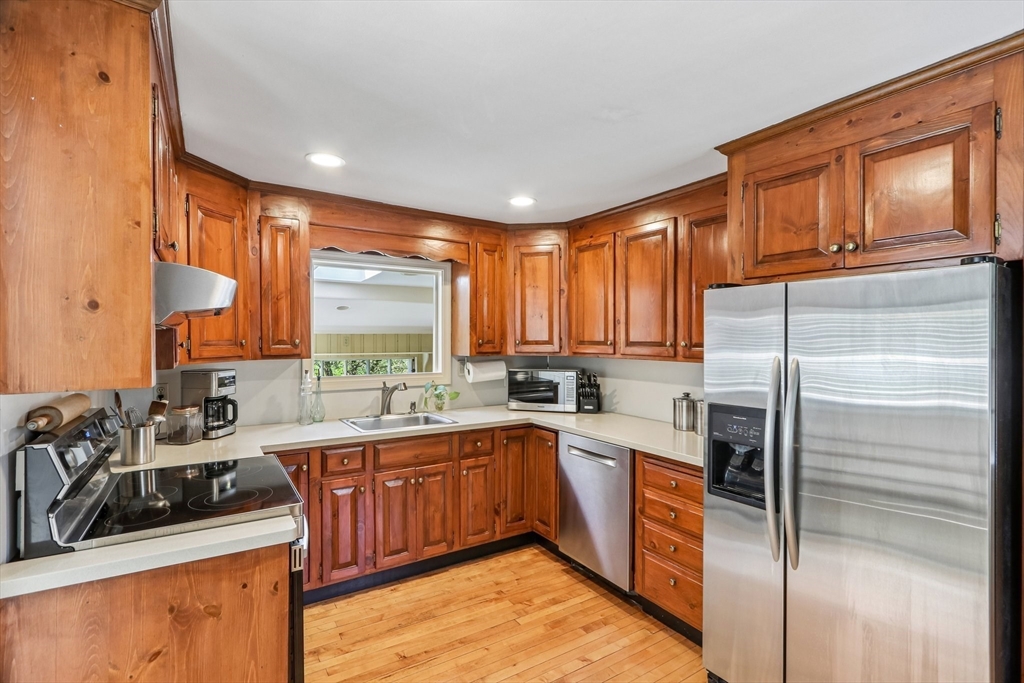 108 Kendall Street Walpole, MA 02081 - Photo 4 of 42