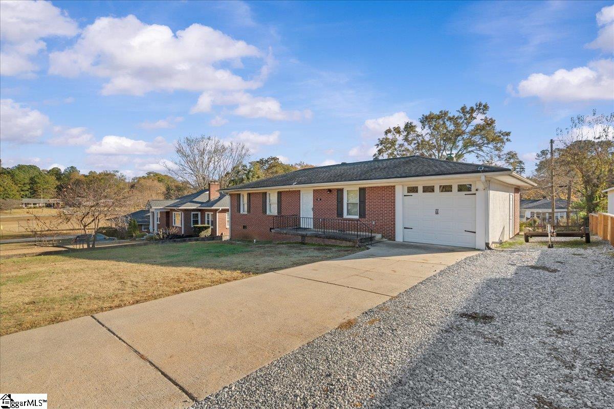 108 Clinton Drive Anderson, SC 29621 - Photo 2 of 27