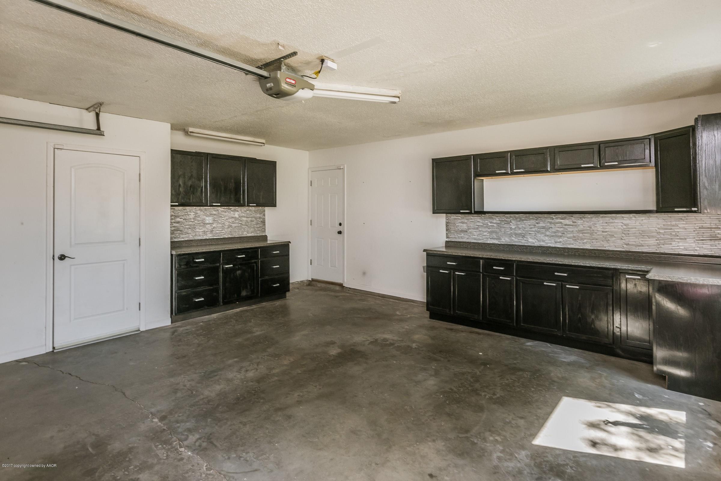 5112 Susan Drive Amarillo, TX 79110 - Photo 14 of 18 008_Garage_