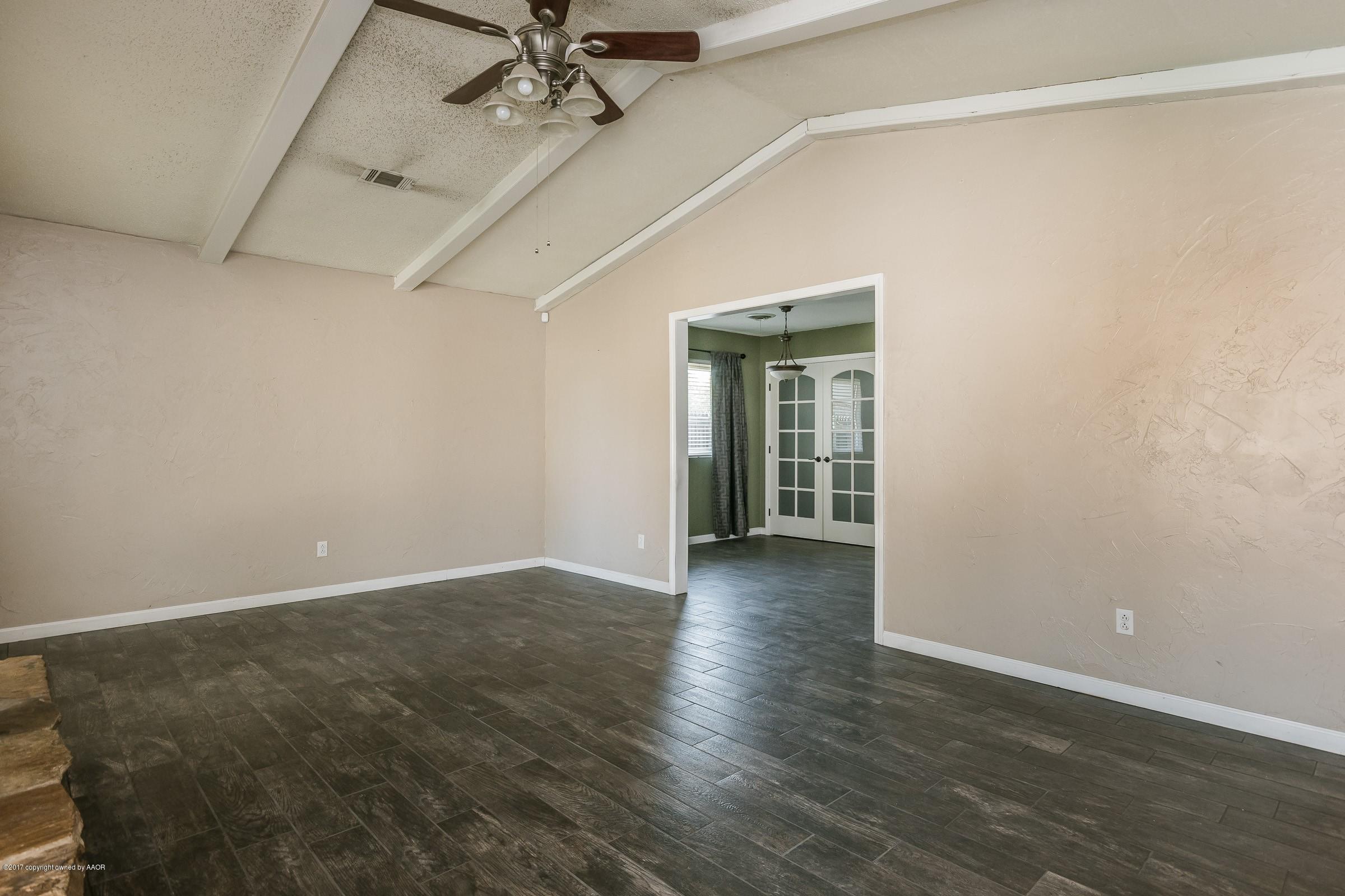 5112 Susan Drive Amarillo, TX 79110 - Photo 6 of 18 003_Living Room_-2