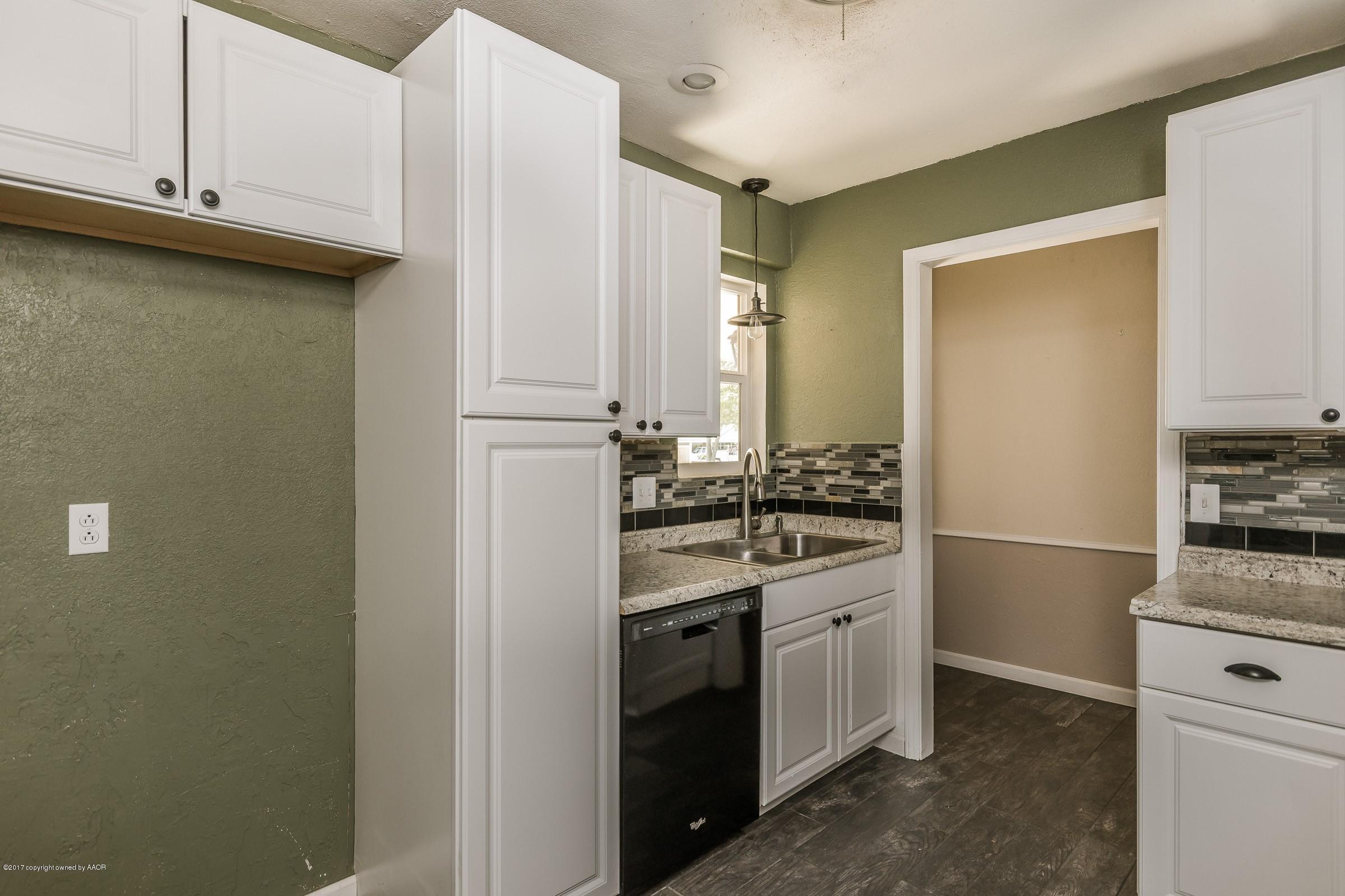 5112 Susan Drive Amarillo, TX 79110 - Photo 7 of 18 004_Kitchen_