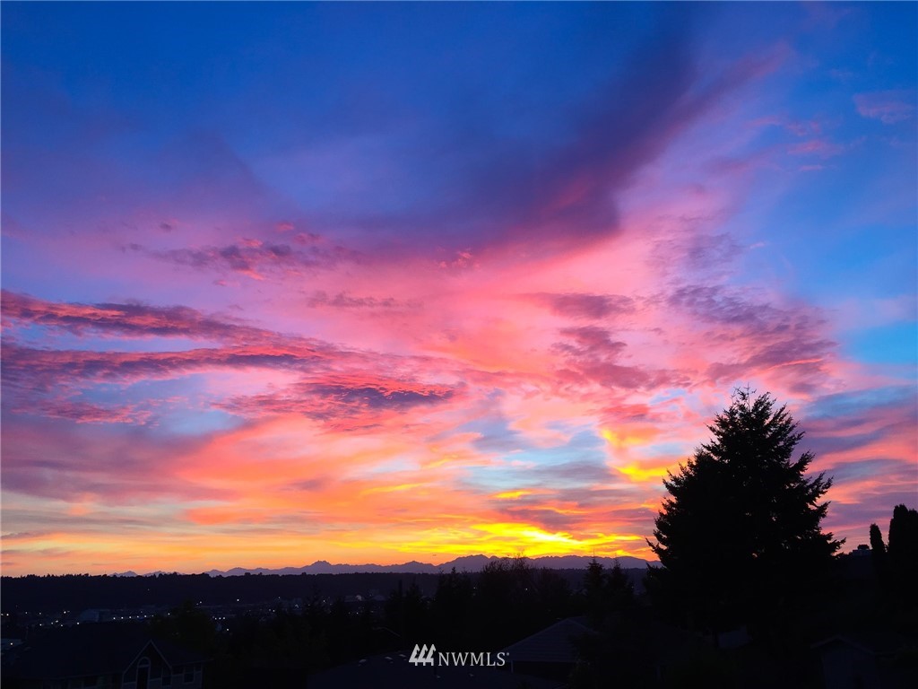 6734 Mars Avenue South Seattle, WA 98108 - Photo 1 of 40 a view of sunset