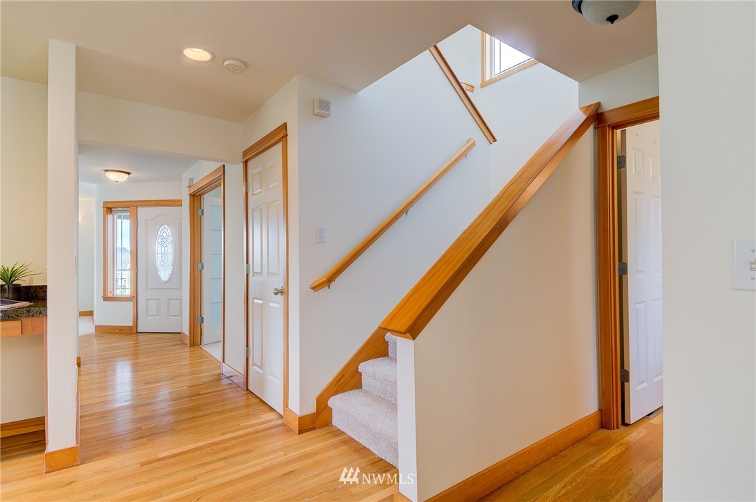 6734 Mars Avenue South Seattle, WA 98108 - Photo 23 of 40 a view of an entryway