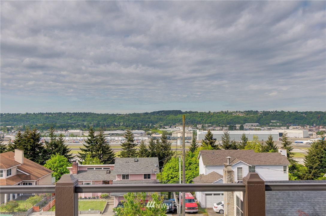 6734 Mars Avenue South Seattle, WA 98108 - Photo 36 of 40 a view of a city and lake