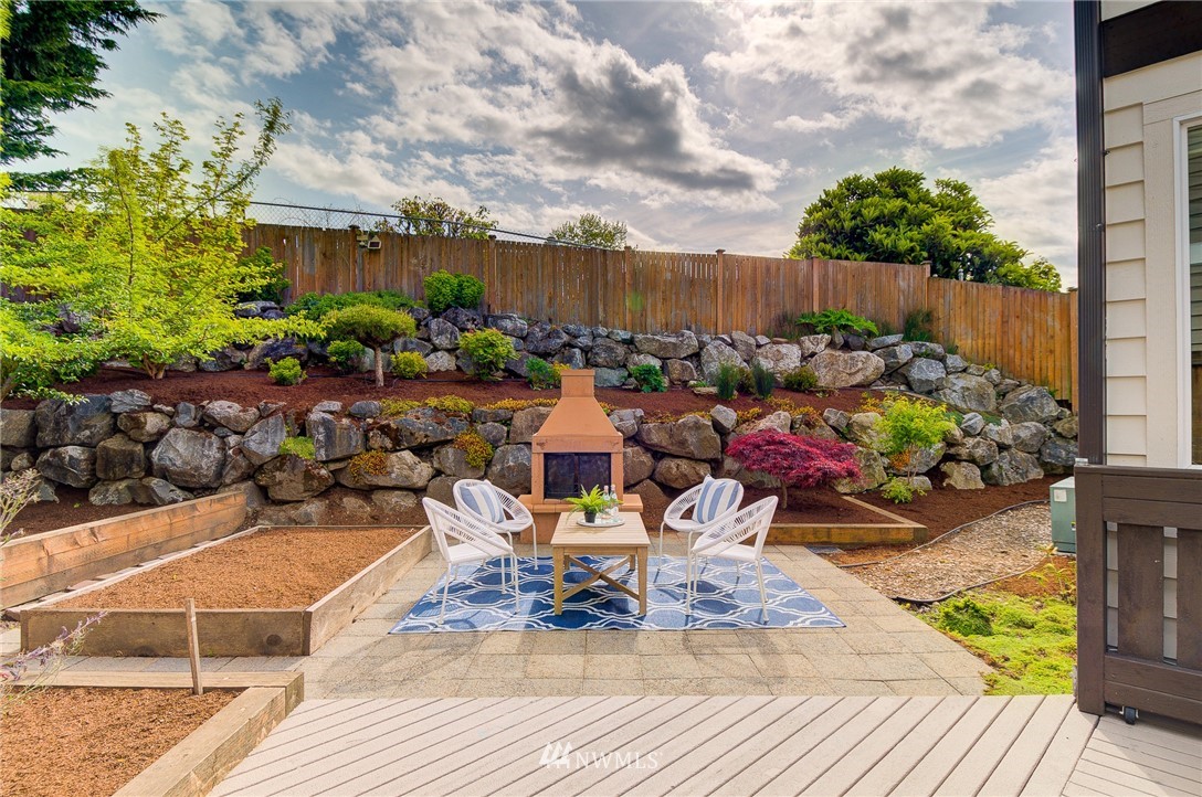 6734 Mars Avenue South Seattle, WA 98108 - Photo 37 of 40 a view of a chairs and tables in the patio