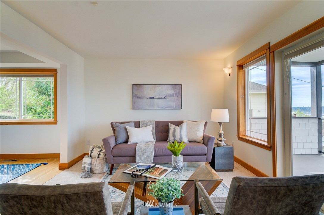 6734 Mars Avenue South Seattle, WA 98108 - Photo 7 of 40 a living room with furniture and a window
