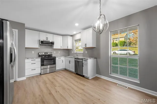 $225,000 | 2108 South Oaks Drive, Barnhart, MO 63012