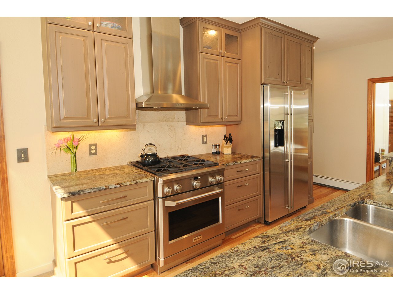 259 Kelly Road East Boulder, CO 80302 - Photo 5 of 25 SS Appliances W/ Granite