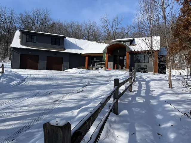 $780,000 | 478 Old Cemetery Road, Roberts, WI 54023