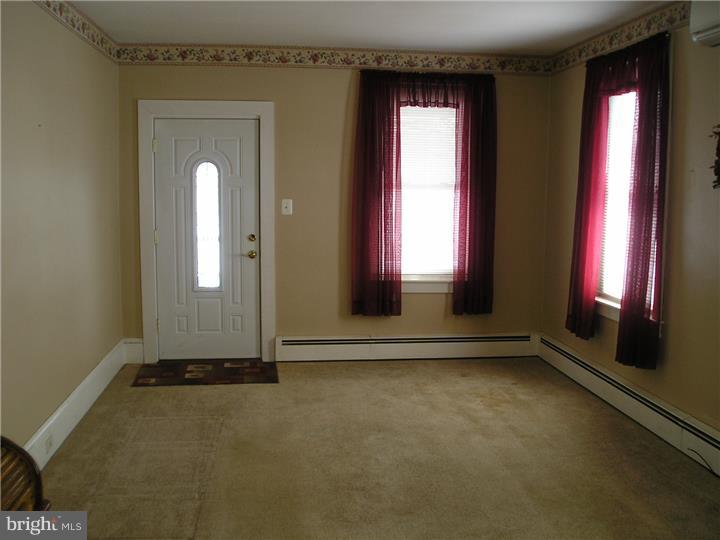 153 Easton Road Riegelsville, PA 18077 - Photo 8 of 19 Living Room
