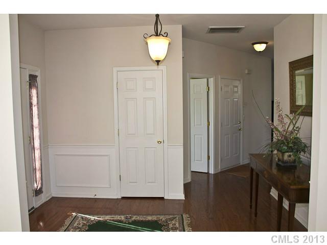 3335 Arklow Road Charlotte, NC 28269 - Photo 2 of 16