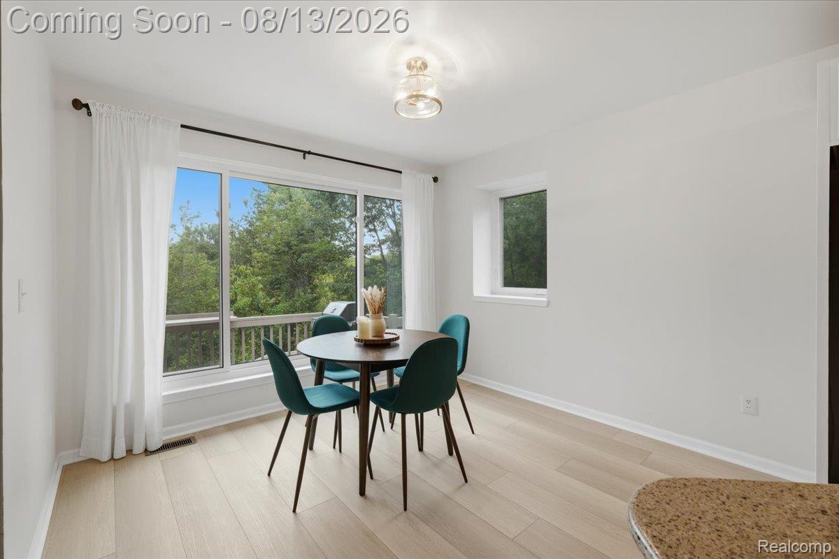 1393 Remsing Street Hartland, MI 48353 - Photo 15 of 71 Dining area