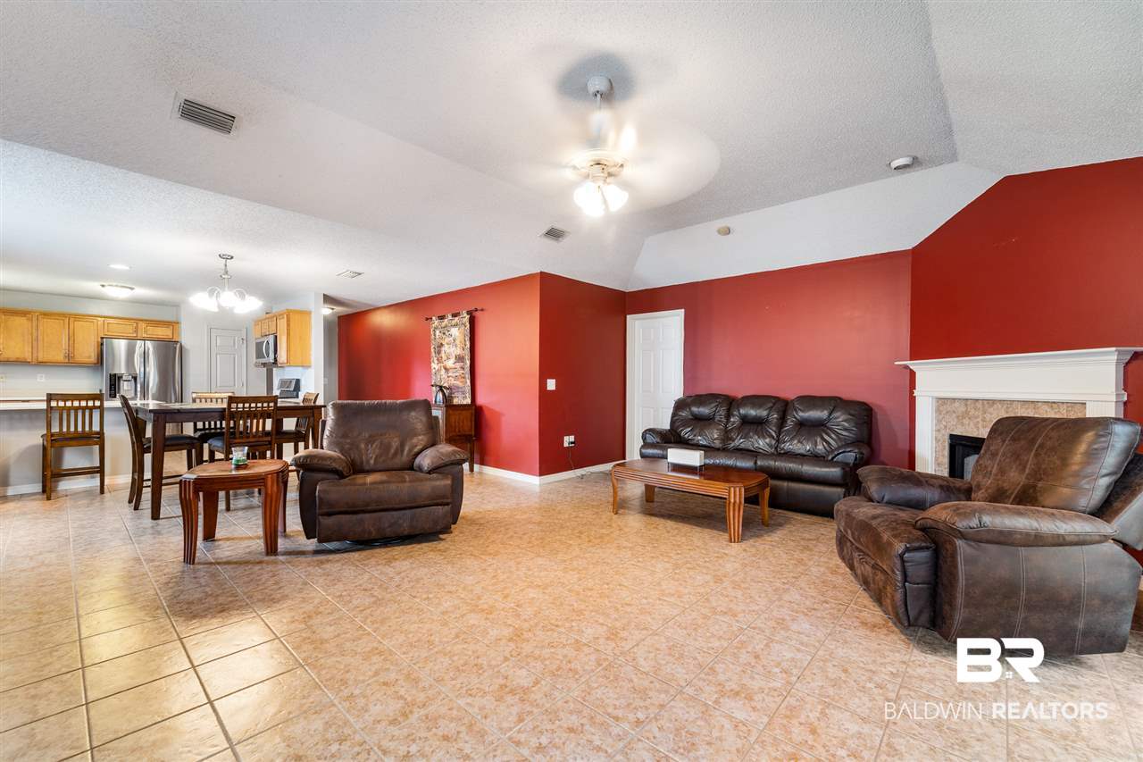 507 Meadow Lane Foley, AL 36535 - Photo 9 of 19 Living Room