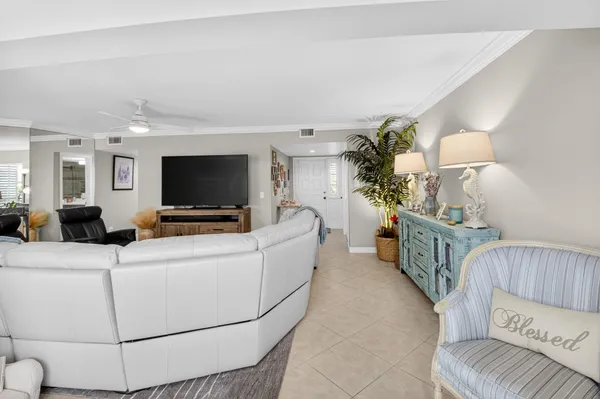 $5,000 | 75 Venetian Drive, Unit A2, Delray Beach, FL 33483