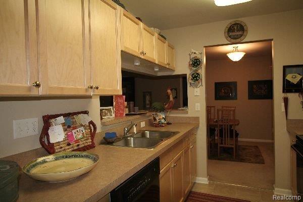 3628 Tremonte Circle, Unit 259 Rochester, MI 48306 - Photo 2 of 21 KitchetoDining