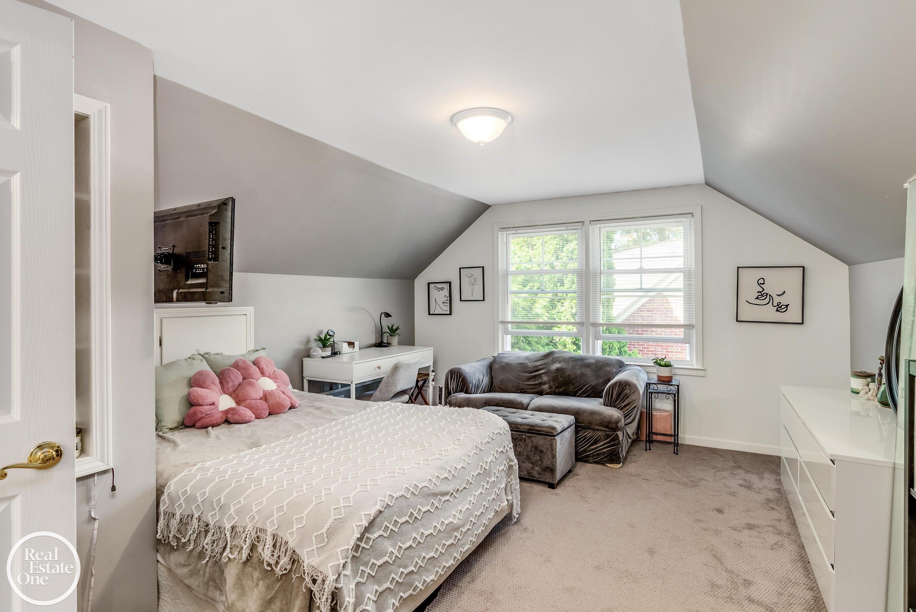 1088 Torrey Road Grosse Pointe, MI 48236 - Photo 31 of 50 Bedroom 3