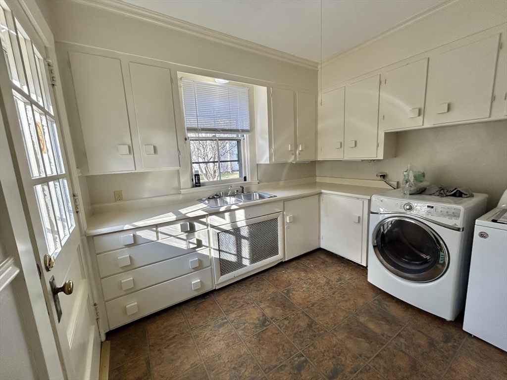 48 Congress Street Greenfield, MA 01301 - Photo 28 of 36