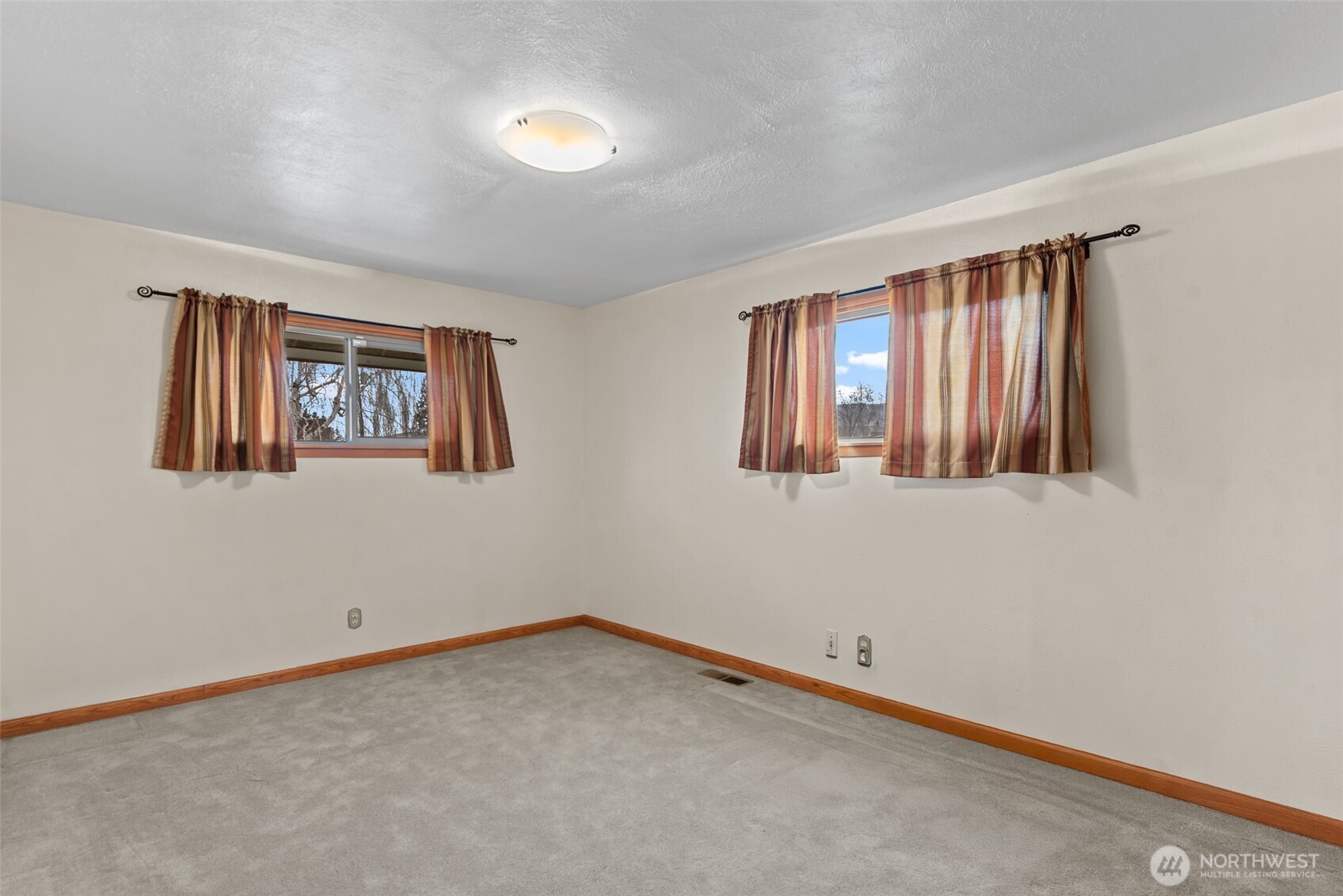 32 North Furney Street Wenatchee, WA 98801 - Photo 13 of 29