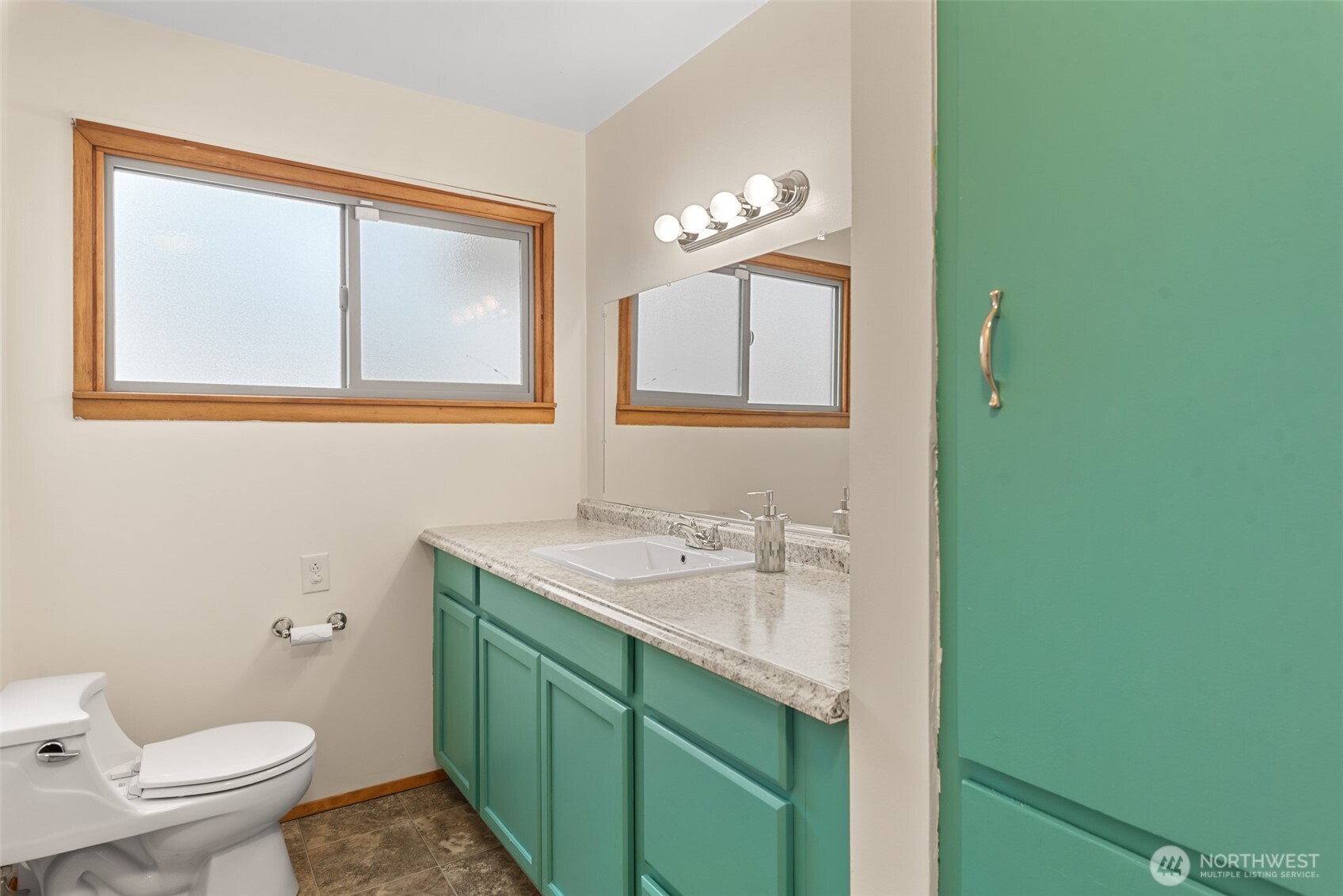 32 North Furney Street Wenatchee, WA 98801 - Photo 15 of 29