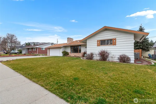 $460,000 | 32 North Furney Street, Wenatchee, WA 98801