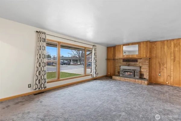 $460,000 | 32 North Furney Street, Wenatchee, WA 98801